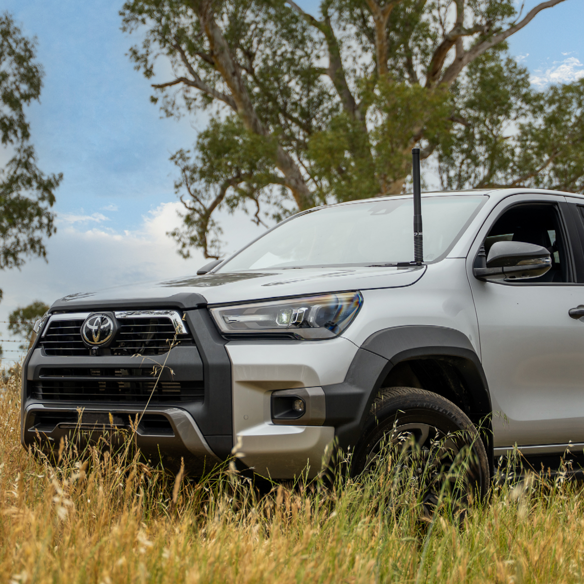 Toyota HiLux UHF Antenna & Icom CB Radio Pack | Zetifi