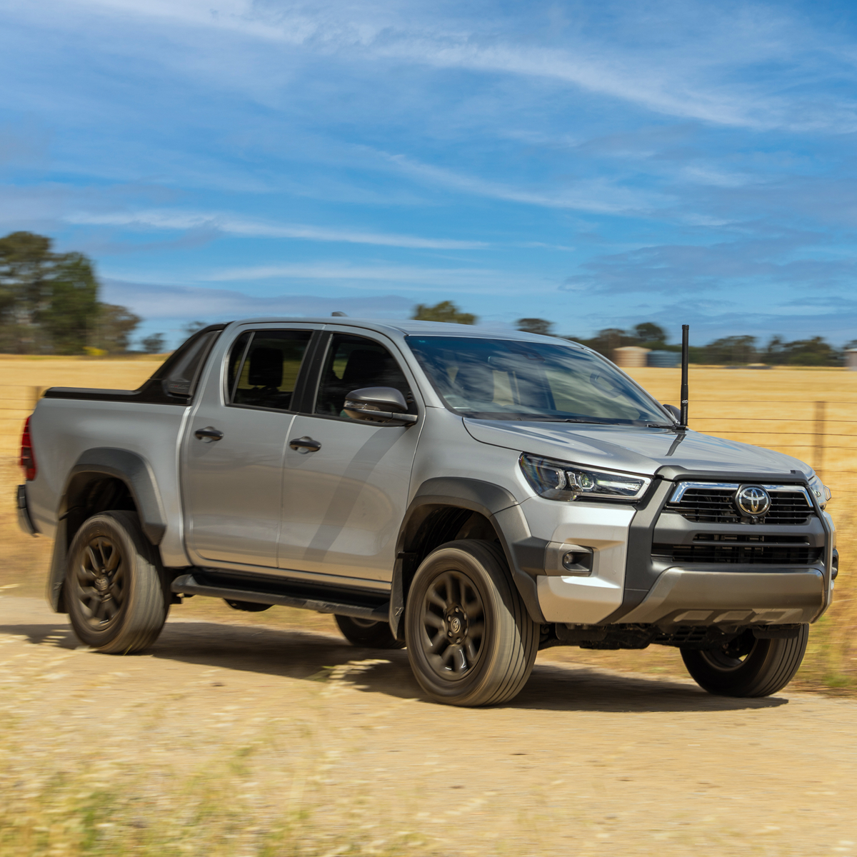 Toyota HiLux UHF Antenna & Icom CB Radio Pack | Zetifi
