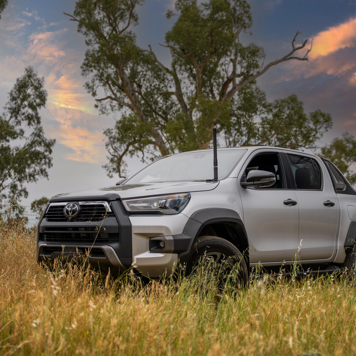 Toyota HiLux UHF Antenna & Icom CB Radio Pack | Zetifi